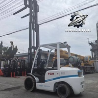 Chariot élévateur industriel GPL TCM FG30T3 d'occasion en bon état de marche, équipé d'un dispositif de déplacement latéral et d'une hauteur de levage de 4500 mm