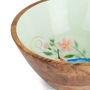 Este Impresionante Tazón de Madera Presenta un Exterior Pulido que Muestra Hermosos Patrones de Grano Natural - Product Image 1