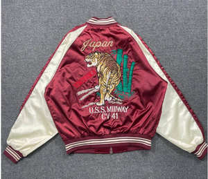 Veste universitaire en satin pour hommes en gros, de haute qualité, style lettreman, col montant, poches latérales - Product Image 2