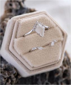 แหวนมูนสโตน เงินแท้ 925 รับรองโดย IGI คริสตัลทรงรี เครื่องประดับสำหรับบำบัดรักษา งานปาร์ตี้ และงานหมั้น - Product Image 4