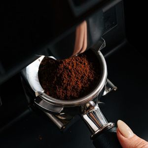 HANCOFFEE Mejor Precio Café 100% Arábica Tostado - Granos de Café de Marca Privada 1 kg o Empaquetado a Granel para Cafeterías - Product Image 1