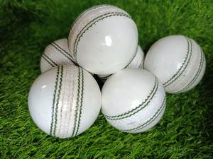 บอลแข็งหนังสีขาวอุปกรณ์เล่นคริกเก็ตแบบมืออาชีพ - Product Image 4