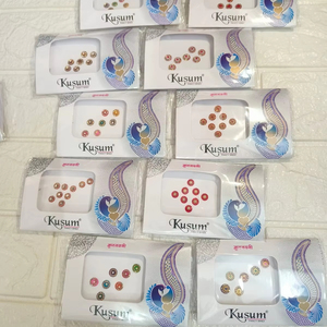 Libro Bindi decorativo, para pegatina de cabeza, paquetes Bindi, caja de recuerdo Haldi Mehendi Sangeet, caja de recuerdo Karwa Chooth, regalo Bindi para ella - Product Image 1