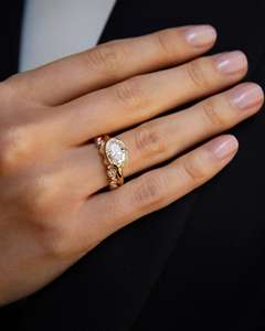 แหวนเพชรโมอิสทรงกลมยาว1.8มม. 1.45 CT จากตะวันออกไปตะวันตกเป็นสัญลักษณ์ของกรอบที่ตั้งไว้สำหรับเป็นของขวัญ - Product Image 3