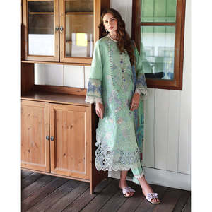 Conjunto Premium MUSHQ de 3 Piezas para Mujer: Camisa Bordada con Dupatta de Seda Estampada y Pantalón - BIC-4909 - Product Image 1