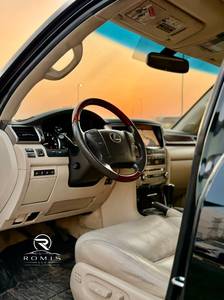 Lexus LX 570 Usato 2020 Nero SUV Twin Turbo V6 Benzina Automatico Fari LED Veicolo Familiare di Lusso Pronto per l'Esportazione - Product Image 2