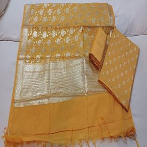 Sarees en tissu Chanderi fabriqués à la main doux élégant vêtements traditionnels indiens pour adultes confortables pour les mariages Occasions ethniques - Product Image 1