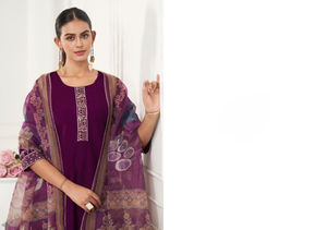 Elegante Conjunto de Kurti Anarkali de Seda Romana Viscosa con Bordado a Mano, de Secado Rápido y Corte Regular, Ideal para Fiestas y Todas las Estaciones - Product Image 3