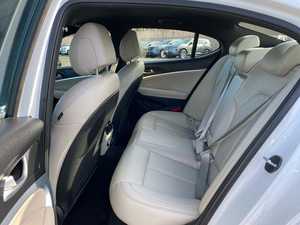 SUV CT4V RWD 2024 con Motor de >8L, 400 CV de Potencia, Transmisión Automática, Techo Solar Panorámico, Asientos de Cuero - Product Image 2