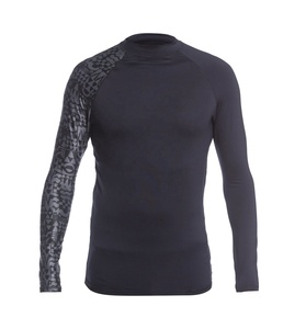 Rashguard homme personnalisé de haute qualité, logo professionnel, design confortable et innovant, fabricant de premier plan, rashguard de compression pour homme. - Product Image 1