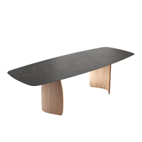 Table à manger moderne pour la maison avec plateau en pierre frittée et structure en acier carbone finition chêne, personnalisable pour usage hôtelier