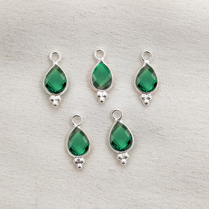 Dijes de Zafiro Teñido en Forma de Pera, Zafiro Azul Tallado en Briolette Hecho a Mano, Dije de Plata de Ley 925 para Fabricación de Joyería, Dijes al por Mayor - Product Image 2