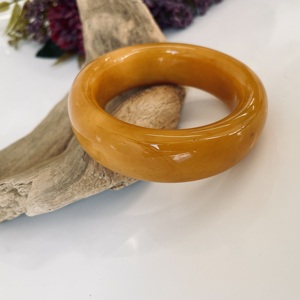 Bracelet jonc Orange Butterscotch Amber Bangle Bracelet Pologne, petit diamètre 51 mm ; Bracelet jonc Orange Butterscotch Jade classique pour femme - Product Image 3