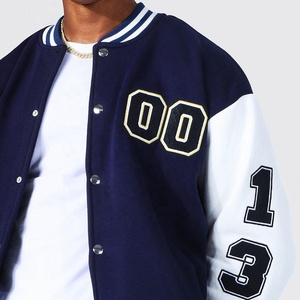 Veste de baseball varsity en laine 100% vintage rouge et blanche avec broderie personnalisée en chenille, lettreman, pour hommes - Product Image 4