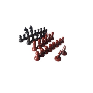 Juego de Piezas de Ajedrez de Resina de Lujo, Hechas a Mano, Estilo Staunton, Color Rojo Marrón y Negro, Piezas de Ajedrez Coleccionables de Tamaño Torneo, Diseños Prisma PCP - Product Image 1