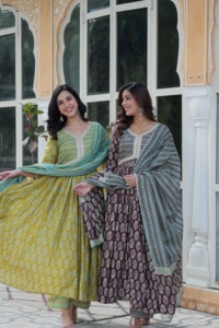 Costumes indiens et pakistanais pour femmes en pur coton à la mode et exclusifs avec Dupatta pour filles Costumes de fête disponibles au meilleur prix - Product Image 4