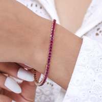 Bracelet minimaliste plaqué or en argent sterling 925 avec rubis naturel taille princesse serti clos, idéal pour les fêtes, vente en gros