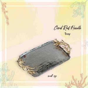 Plateau de service élégant en argent en forme d'amour avec quatre cuillères assorties Plat à collation décoratif moderne pour les fêtes et la décoration intérieure - Product Image 4