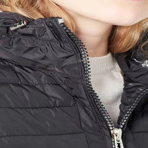 Chaqueta acolchada para mujer de diseño personalizado 2023, transpirable, impermeable, 100% poliéster, nailon, bordado estándar para mujer - Product Image 2