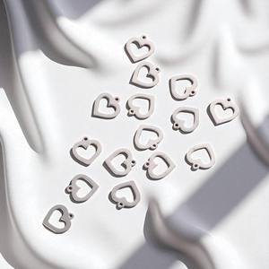 Pendentif en argent sterling fait à la main avec breloques coeur personnalisable pour la fabrication de bijoux - Product Image 6