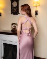 Robe en soie à dos croisé très élégante et chic avec dos ouvert pour le bal et la fête et le mariage disponible grande taille