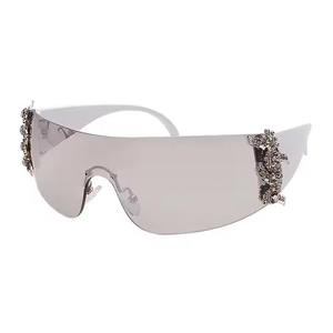 Lunettes de soleil de luxe unisexes, légères, avec verres dégradés et diamants en moissanite, confortables pour un usage quotidien - Product Image 3