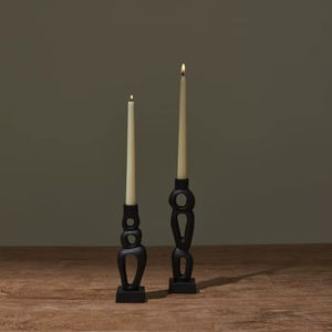 Porte-bougie abstraits en noir mat sculptural pour une décoration moderne. Disponible aux prix de gros. - Product Image 1