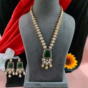 Ensemble de colliers longs en zircon moissanite Fusion élégante de glamour et de grâce magnifiquement conçue pour les personnes soucieuses de la mode - Product Image 2