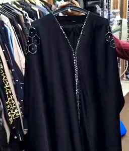 ชุดมุสลิมแบบดั้งเดิมสำหรับผู้หญิงที่สง่างามและเรียบร้อย งานฝีมือระดับพรีเมียม สวยงาม อบายะห์สไตล์ดูไบ - Product Image 1