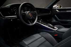 Porsche 911 Turbo S Convertible AWD 2024, Volante a la Izquierda, Interior Oscuro, Asientos de Cuero, Automático, en Buenas Condiciones - Product Image 2