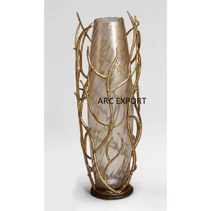 Florero Decoración estándar para el hogar y el hotel para alambre Metal dorado y jarrón de cristal Nuevo diseño elegante de diseñador - Product Image 4