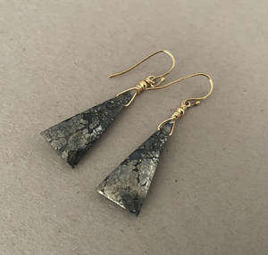 Pendientes colgantes de cuentas triangulares facetadas de pirita Natural, joyería de moda chapada en oro de latón para mujeres y niñas, ropa para fiesta de boda - Product Image 3