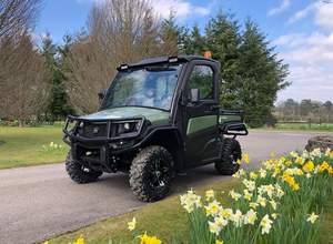 Tracteur tondeuse John Deere 1025R de qualité supérieure avec godet et chargeur arrière / Mini-chargeuse arrière 4x4 de construction - Product Image 4