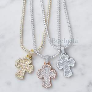 Vente en gros de pendentifs de bijouterie fine en argent sterling 925 plaqué or 18 carats Baguette VVS Moissanite Pendentif croix style Hip Hop - Product Image 2