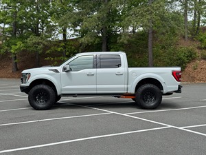 <span class=keywords><strong>Ford</strong></span> F-150 <span class=keywords><strong>Raptor</strong></span> R <span class=keywords><strong>4x4</strong></span> Super Crew 2023, moteur V8 suralimenté 5,2 L, pick-up automatique - Product Image 3