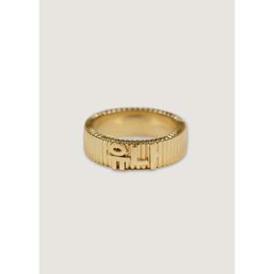 Anillo con Nombre Grabado, Estilo Herencia, Joyería Cultural Coleccionable - Product Image 1