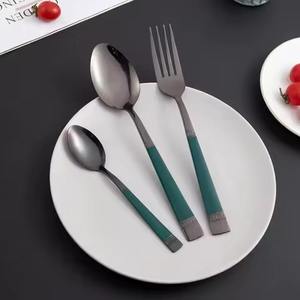 Ensemble de cuillères élégantes en argent miroir, couverts élégants, idéal pour la table à manger, la cuisine, le restaurant, les mariages, la restauration - Product Image 2