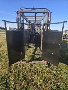 Titan West Cattleman Combo Chute W/10 Single Alley Haute Qualité Heavy Duty Steel Cattle Crush Cattle Squeeze - Product Image 3