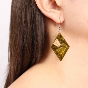 Boucles d'oreilles en résine brodée, bijoux de mode en acier inoxydable faits à la main pour femmes et filles, look classique de mariage, haute qualité - Product Image 6