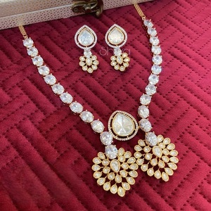 ชุดสร้อยคอหินชุบทองคุณภาพดีดีไซน์เนอร์ต่างหูสำหรับผู้หญิงเครื่องประดับดีไซน์เนอร์สำหรับงานแต่งงาน - Product Image 2