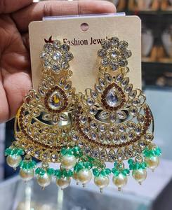 INDIO ÚLTIMO TRADICIONAL KUNDAN CHAPADO EN ORO ALTO CON DISEÑADOR DE PERLAS HERMOSO JUEGO DE PENDIENTES KUNDAN FANCY PARA MUJERES Y NIÑAS - Product Image 2