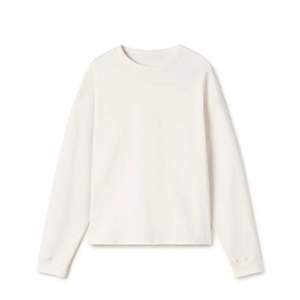 Camiseta clásica de manga larga para hombres y mujeres: ligera, transpirable e ideal para capas o atuendos informales - Product Image 1