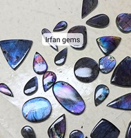 Découvrez la beauté du cabochon en Labradorite violette naturelle avec un flash de couleur vibrante idéal pour la guérison ou la collection de bijoux