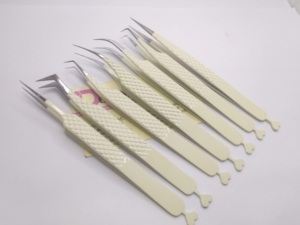 Pince à épiler à volume incurvé en forme de L avec logo personnalisé Outil en acier inoxydable à revêtement de couleur personnalisée - Product Image 2