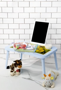 Escritorio de estudio de plástico plegable duradero Rosa AFOSSA con estampado de dibujos animados y patas ajustables Mesa portátil para aprender y jugar - Product Image 3