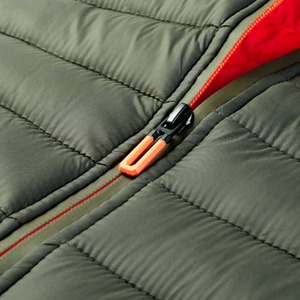 เสื้อกั๊กพัฟเฟอร์น้ำหนักเบาแบบสั่งทำปี 2025 ผ้าแคนวาสระบายอากาศ สไตล์ทางการแบบยาว พร้อมโลโก้ ดีไซน์ใหม่ สำหรับสวมใส่เป็นเสื้อนอก ขายส่ง - Product Image 3