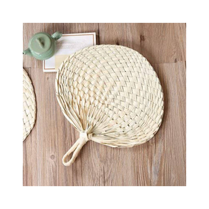 Ventilador de mano de bambú hecho a mano de Vietnam de alta calidad, ventilador plegable Natural, perfecto para regalos, venta al por menor y exportación 2025 - Product Image 1