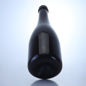 520ml 650ml <span class=keywords><strong>330ml</strong></span> Venta directa de fábrica Forma redonda personalizada Parte inferior delgada Cuello de arco Color negro Tapa de corona Botella de vidrio de champán - Product Image 3