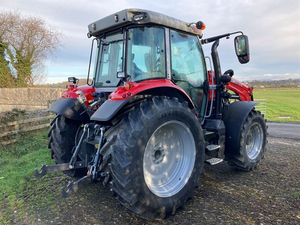 USADO Y Massey Ferguson 135. Tractor de carga - Product Image 4