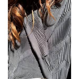 เสื้อเบลเซอร์ผ้าวูลพลีททรงโอเวอร์ไซส์ ดีไซน์หรูหรา สีกราไฟต์ ผลิตโดย OEM ในอิตาลี สำหรับผู้หญิง - Product Image 2